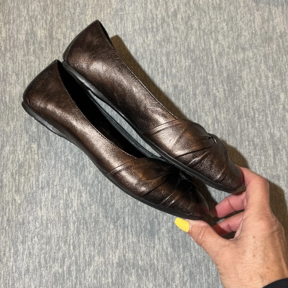 Born Lily Bronze Metallic Leather Comfort Ballet Flats Women 9 Pleated Twist Toe